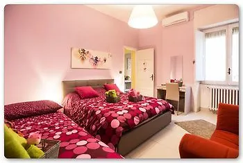 De 60 M² Con 2 Habitación/es Y 2 Baño/s De Uso Privado, En Salerno-centro De La Ciudad 3* Salerno