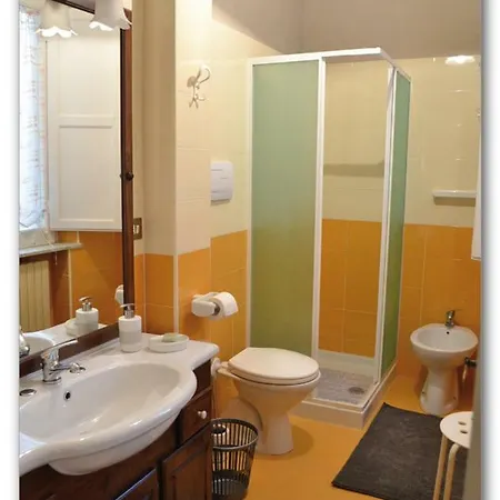 Bed and breakfast De 60 M² Con 2 Habitación/es Y 2 Baño/s De Uso Privado, En Salerno-centro De La Ciudad 3*