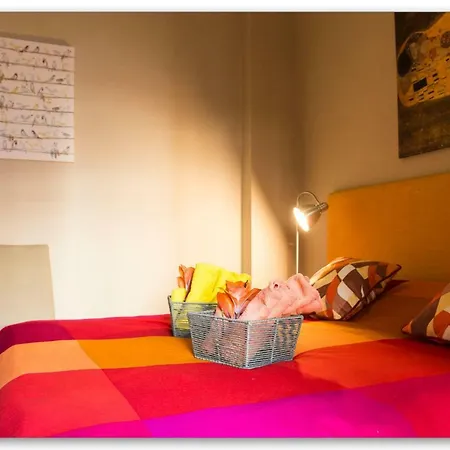De 60 M² Con 2 Habitación/es Y 2 Baño/s De Uso Privado, En Salerno-centro De La Ciudad Bed and breakfast