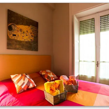De 60 M² Con 2 Habitación/es Y 2 Baño/s De Uso Privado, En Salerno-centro De La Ciudad 3*