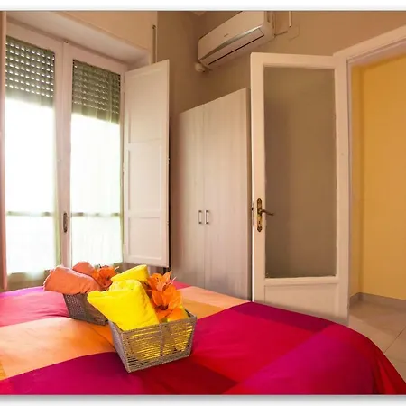 De 60 M² Con 2 Habitación/es Y 2 Baño/s De Uso Privado, En Salerno-centro De La Ciudad Bed and breakfast