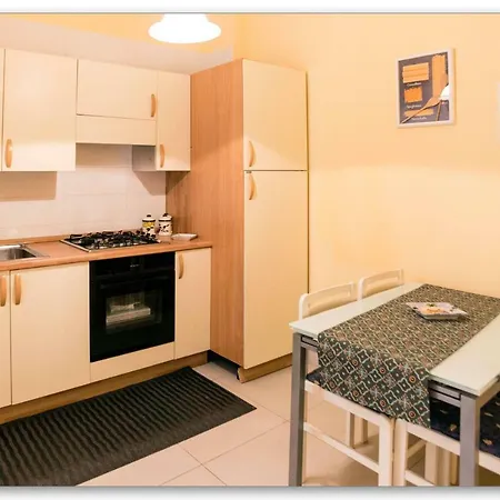 Bed and breakfast De 60 M² Con 2 Habitación/es Y 2 Baño/s De Uso Privado, En Salerno-centro De La Ciudad Salerno